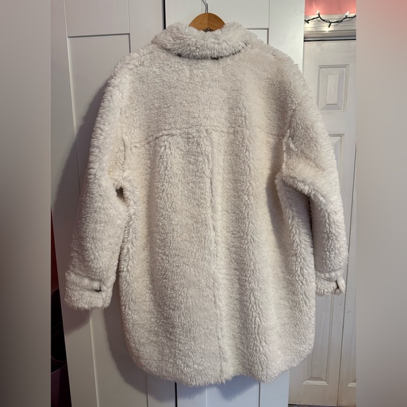 Free People oversized faux fur teddy jacket. Size Large. Worn once. - Picture 12 of 13